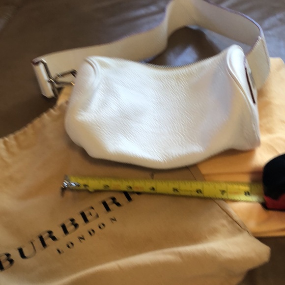 Burberry White Leather Barrel Bag - Picture 7 of 10